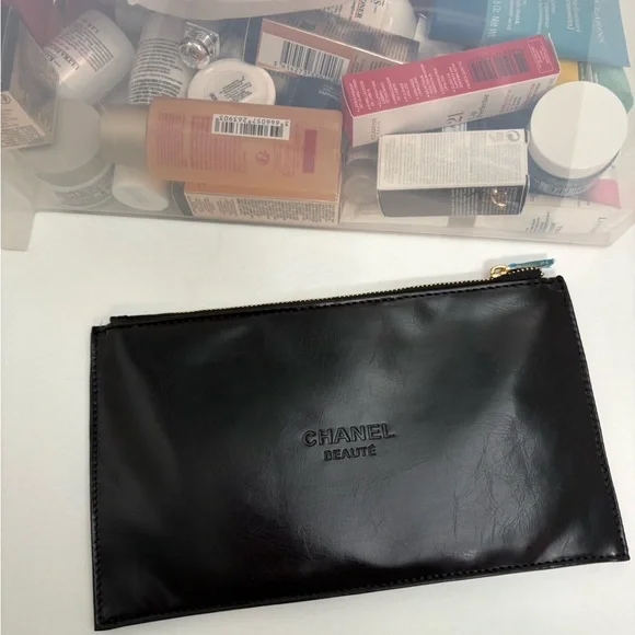 Chanel cosmetic bag - Picture 4 of 8